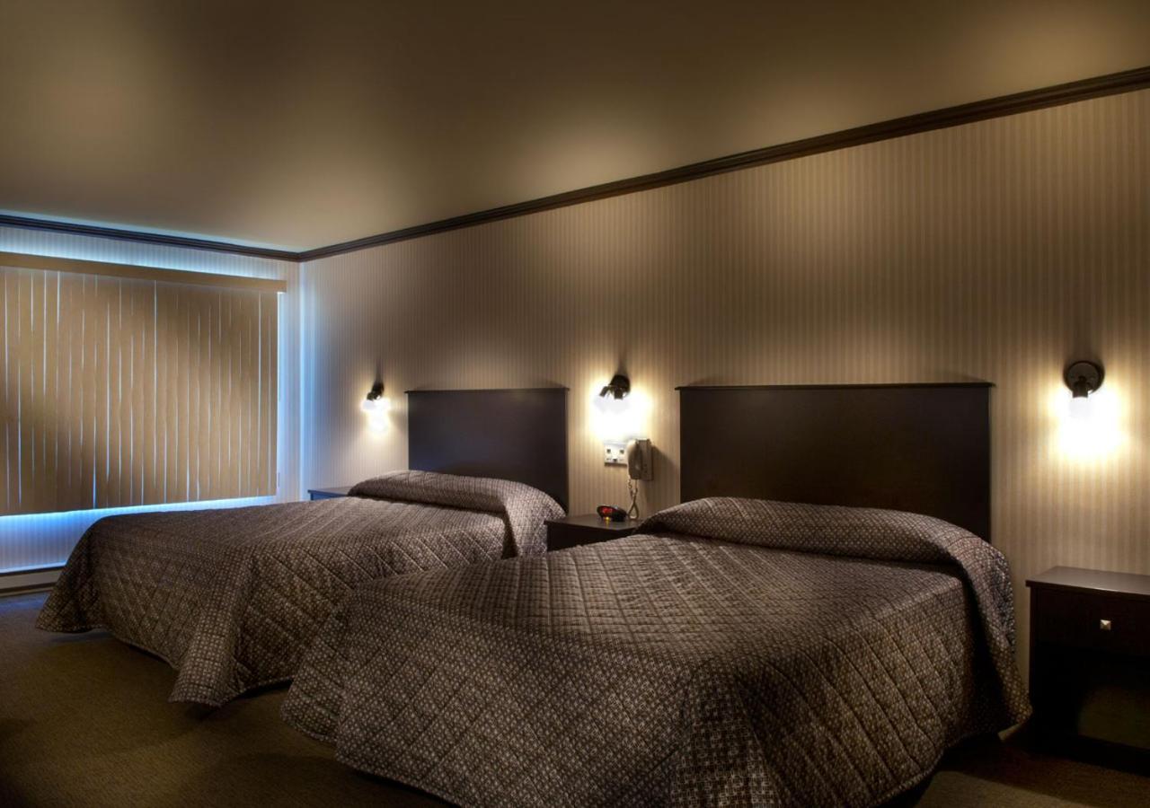 Ramada By Wyndham Laval Hotel Exterior photo