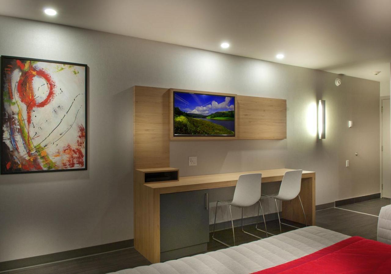 Ramada By Wyndham Laval Hotel Exterior photo