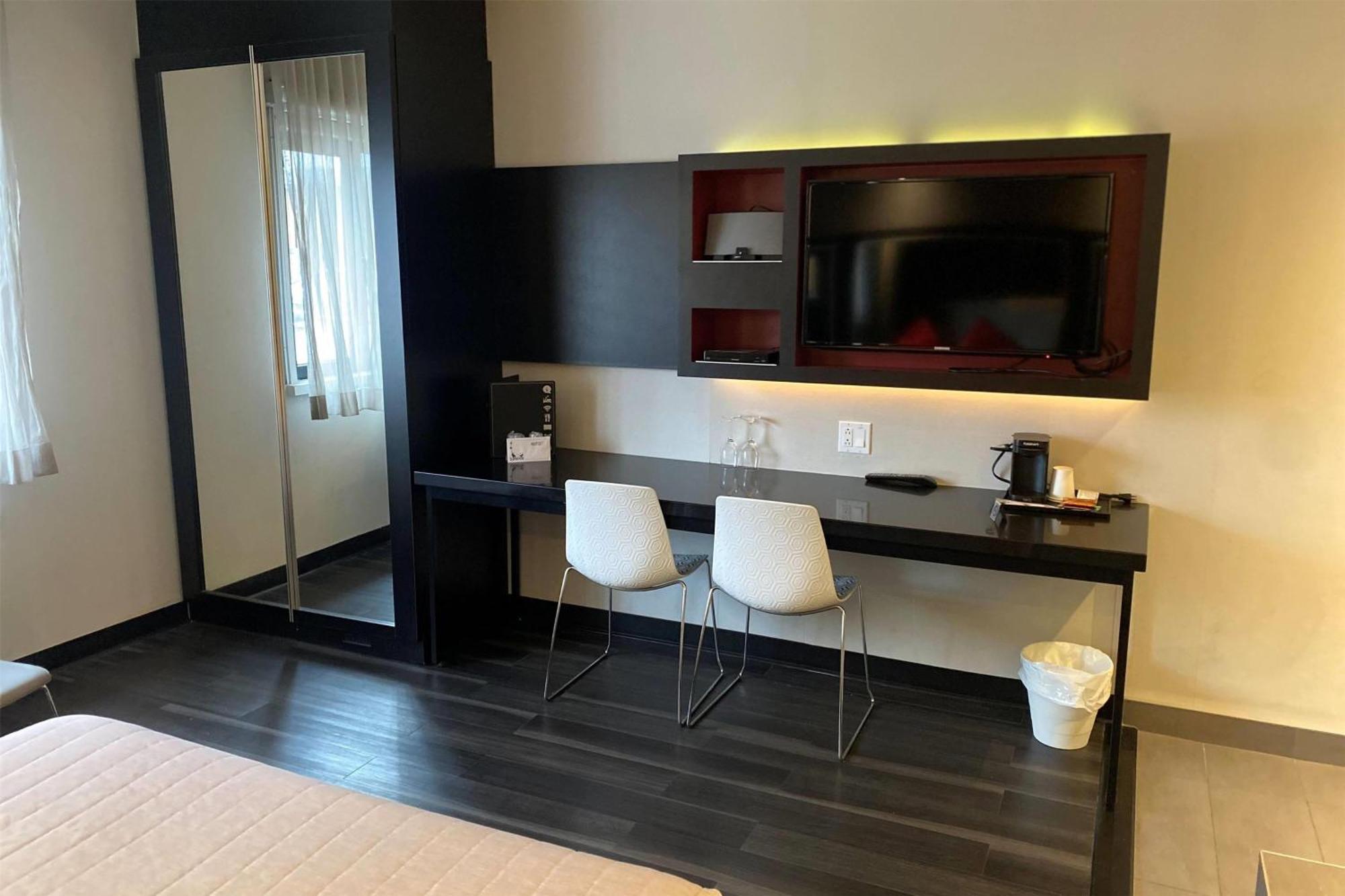 Ramada By Wyndham Laval Hotel Exterior photo